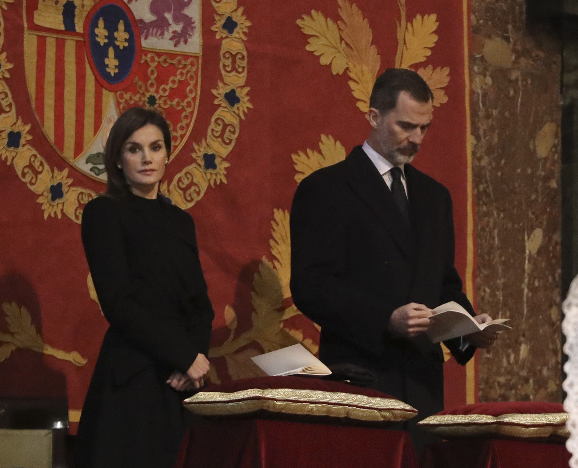 Loa Reyes de España, Felipe VI y doña Letizia presidieron el acto, con la presencia de los Reyes eméritos y de las Infantas de España.