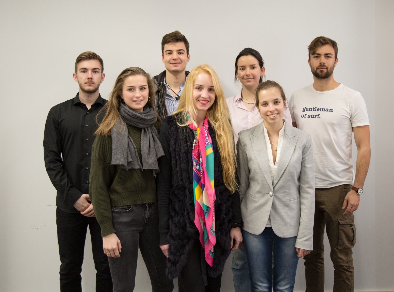 Algunos de los estudiantes que forman el Club Rotaract de la IE University en su campus de Segovia.
