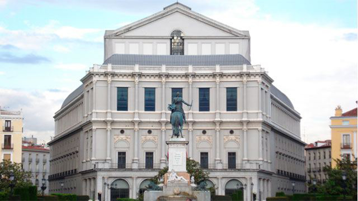 El coliseo madrileño celebra hoy doscientos años desde que se colocara su primera piedra.