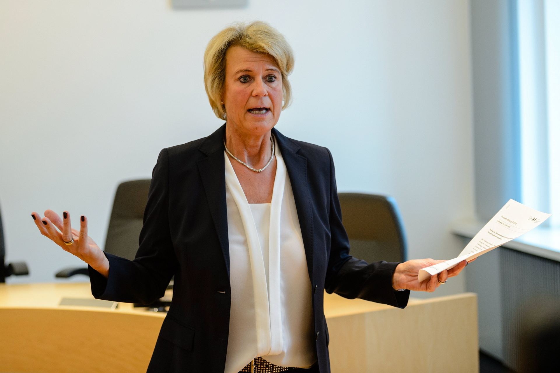 La jueza y portavoz del Tribunal Regional Superior, Frauke Holmer, informa sobre los procedimientos del caso.