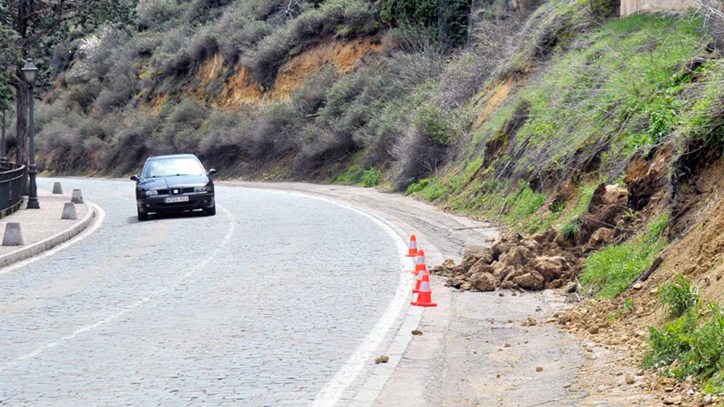 Cuesta-Hoyos-Desprendimiento-Rocas