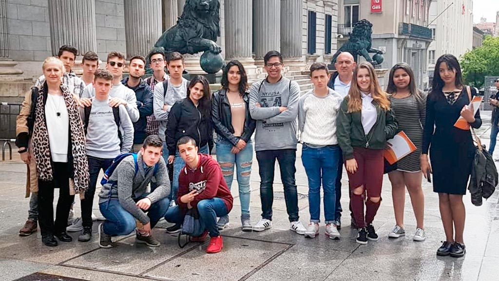 10-1-Congreso-Diputados-IES-La-Albuera-firmas-Diversificacion