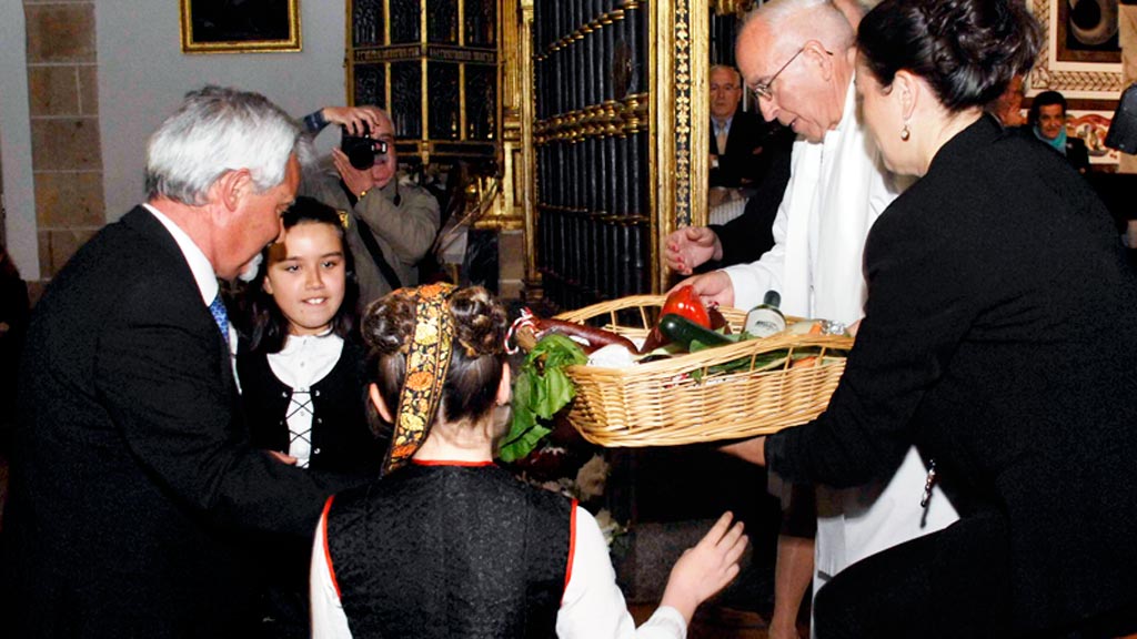 10-1chas-Ofrenda-virgen-de-la-fuencisla-dia-de-la-tierra