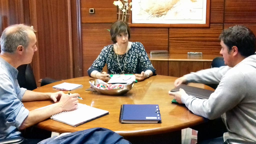 La subdelegada, reunida con representantes de UCCL. / E.A.