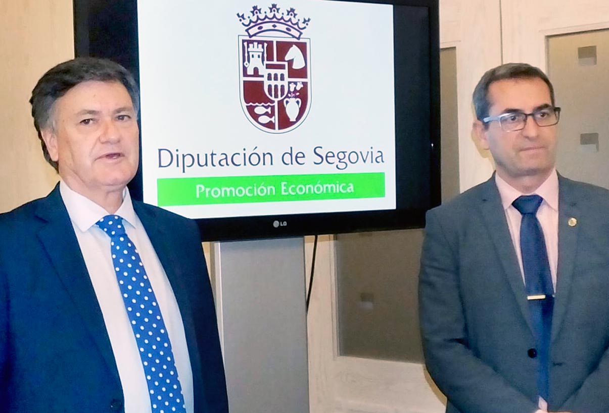 Francisco Vázquez y Jaime Pérez, durante la rueda de prensa en la Diputación. / el adelantado