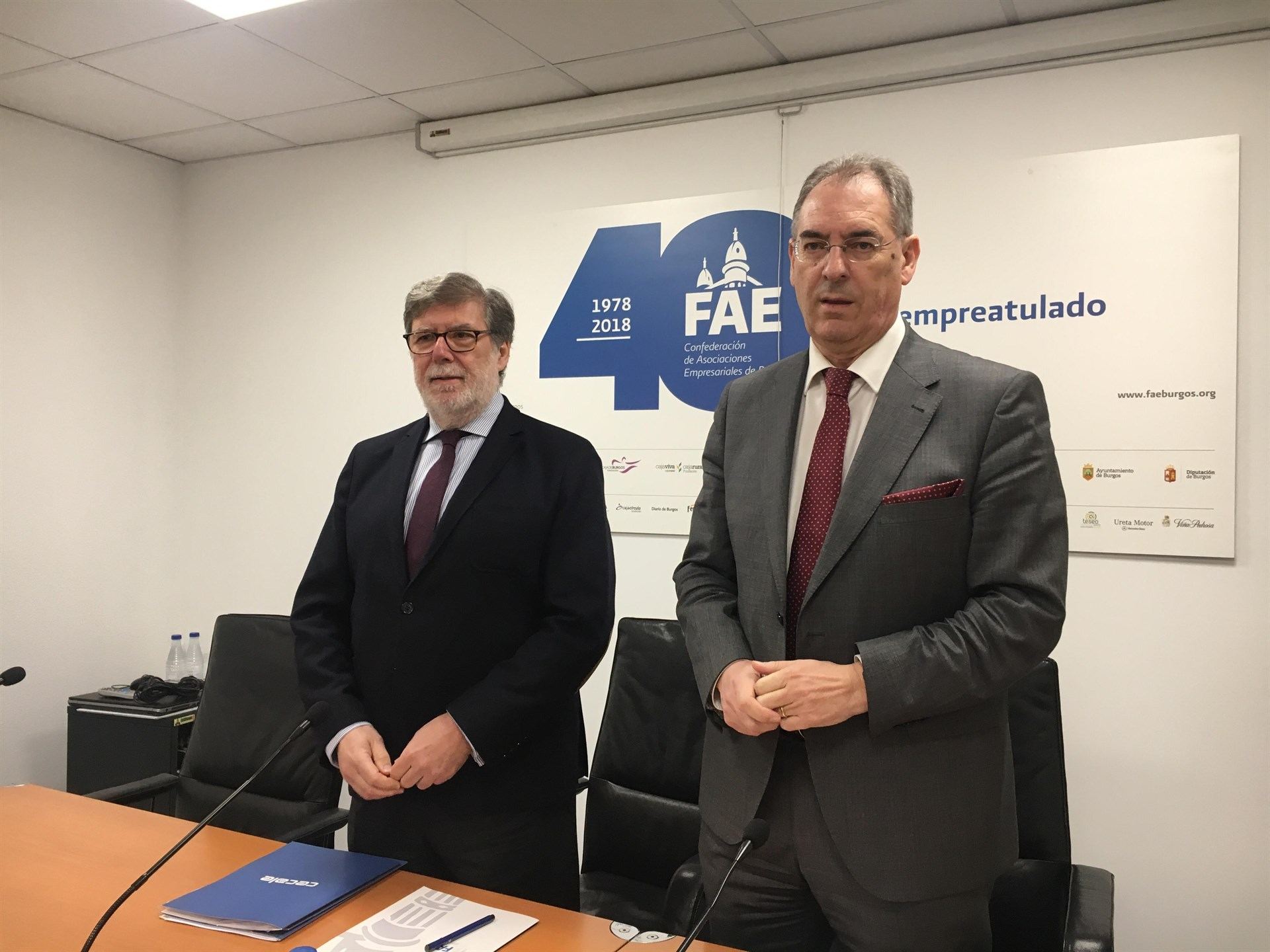 El presidente de Cecale, Santiago Aparicio, junto a su homólogo en el ámbito empresarial burgalés, Ángel Benavente.