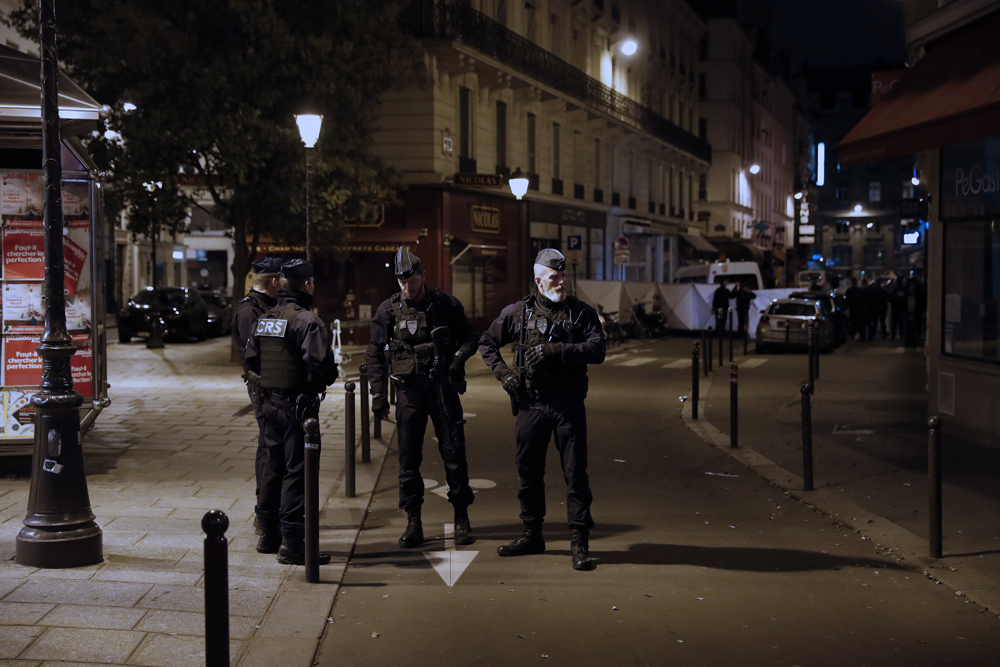 Knife attack in Paris