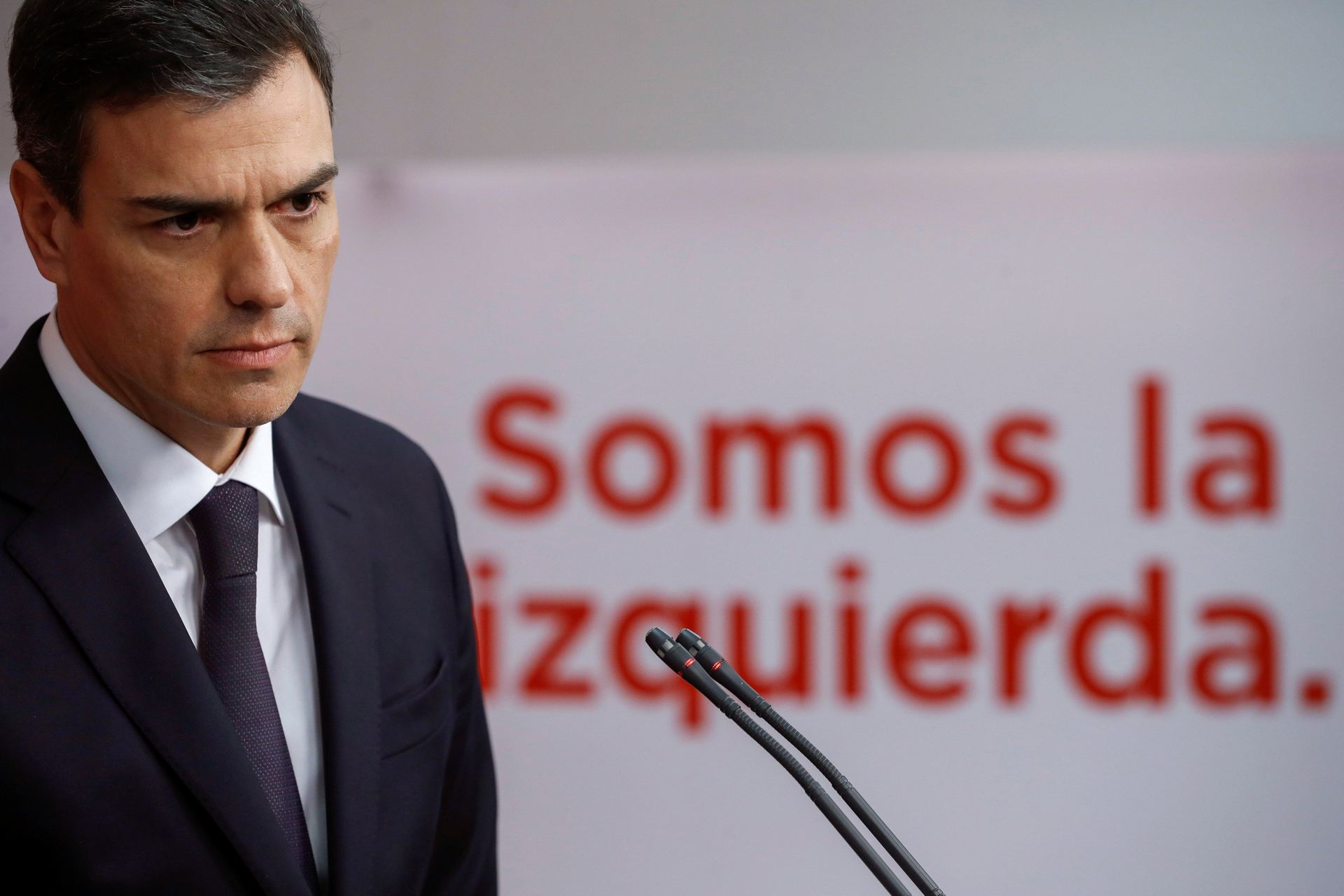 El líder del PSOE, Pedro Sánchez, durante una rueda de prensa. / efE