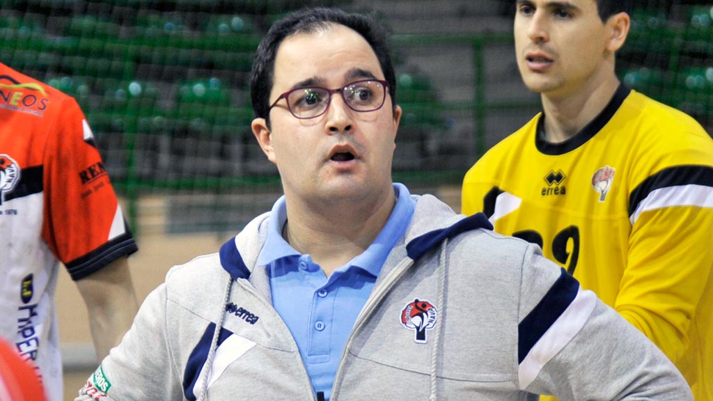 32-1kama_Balonmano-Nava-Agustinos-Perico_KAM9770