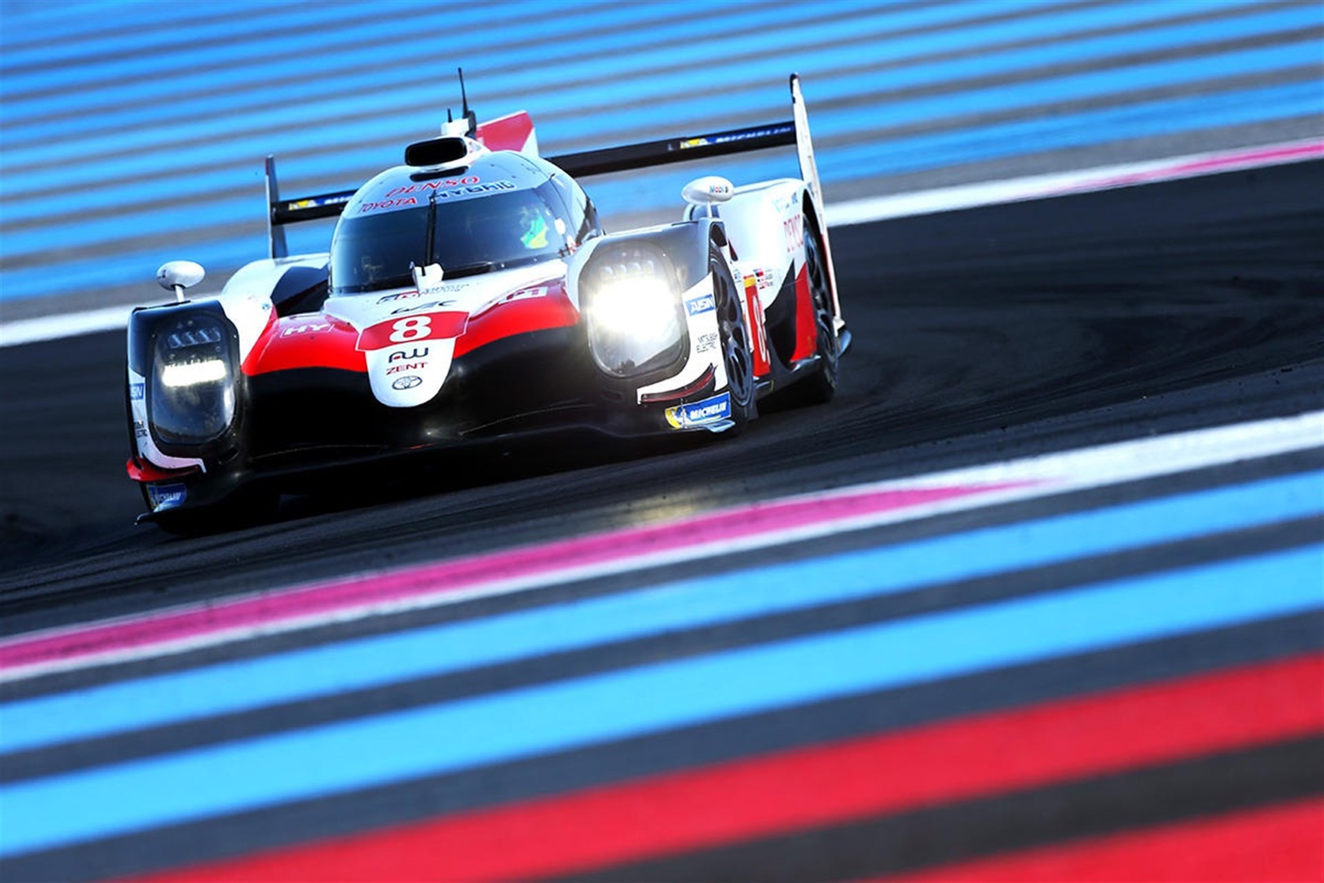 El piloto asturiano Fernando Alonso, al volante del Toyota.