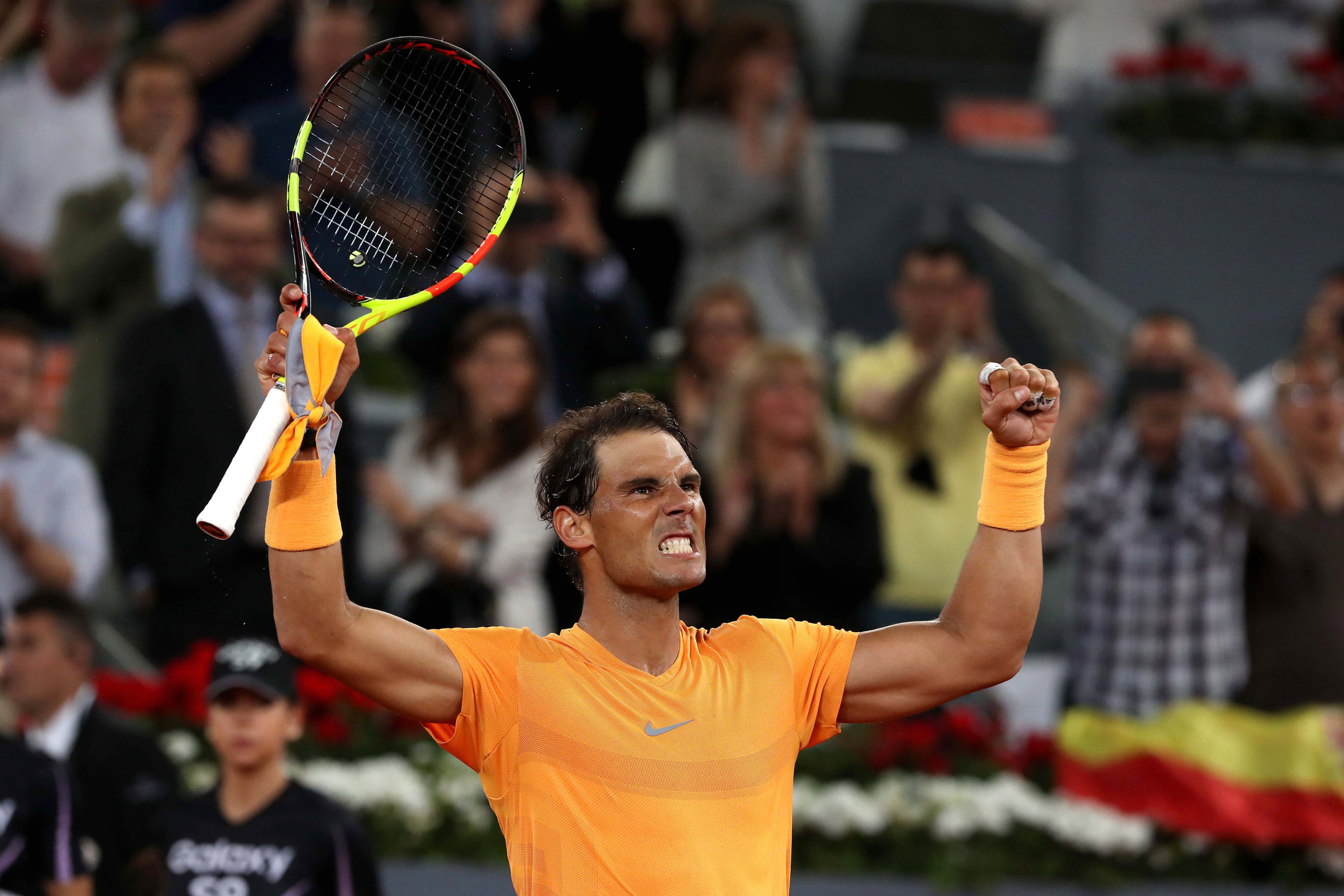 Rafa Nadal celebra su victoria en octavos de final del Mutua Madrid Open ante el argentino Diego Schwartzman.