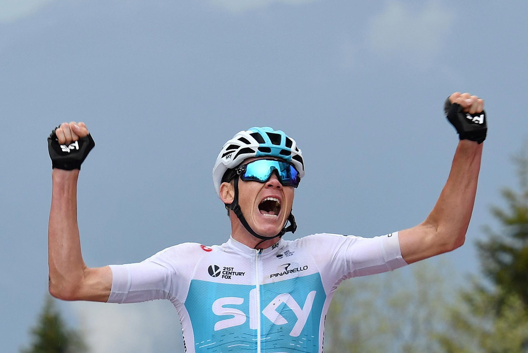 Chris Froome, tras un accidentado Giro, celebra su victoria en el Zoncolan.