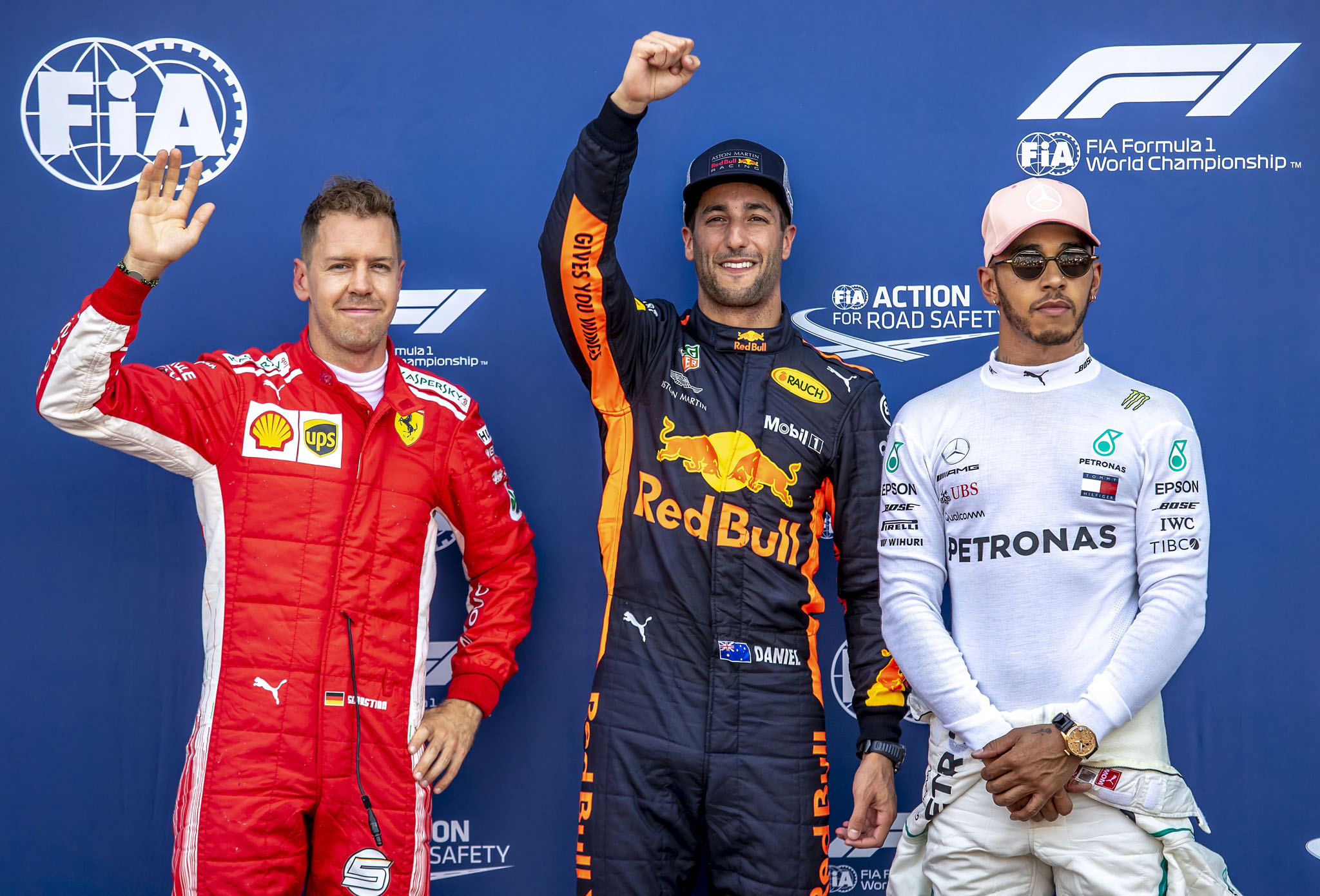 Ricciardo (centro) logró la pole por delante de Vettel (izq) y Hamilton.