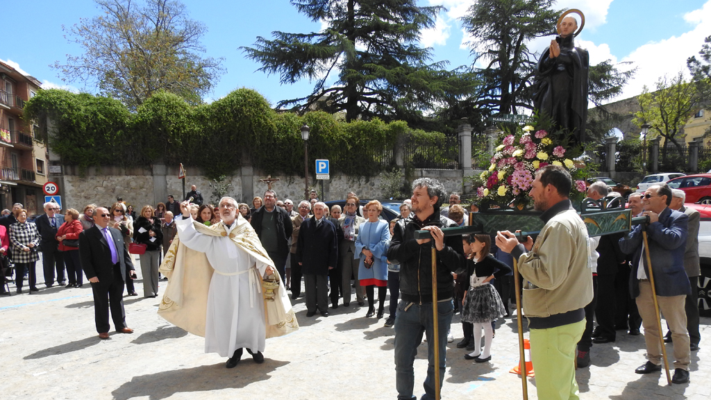 La procesión, ante la casa donde nació San Alfonso Rodríguez. / G.H.
