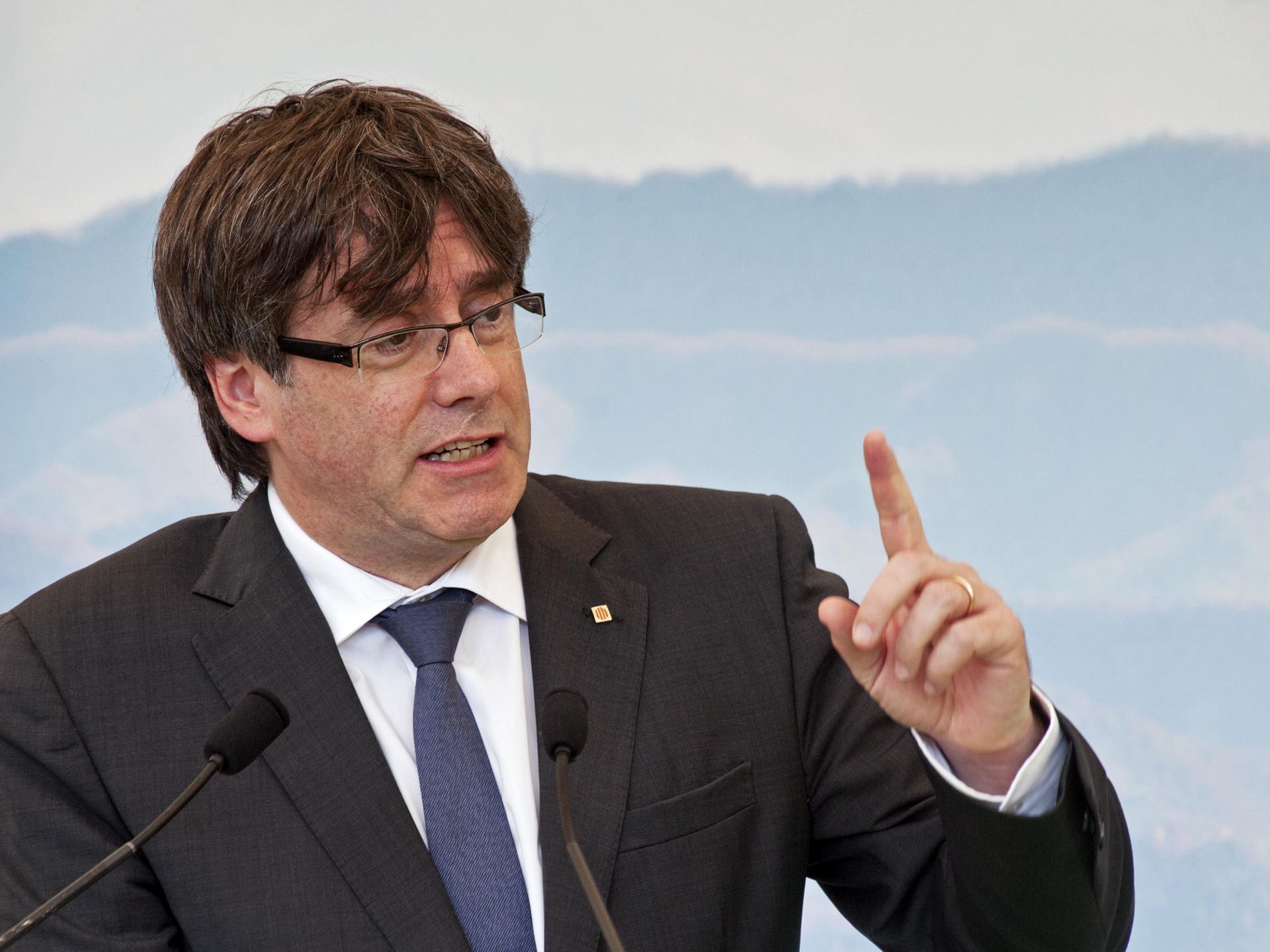 Los socios de ANC los socios apoyan con un 81,3% mantener la petición de investir a Puigdemont .
