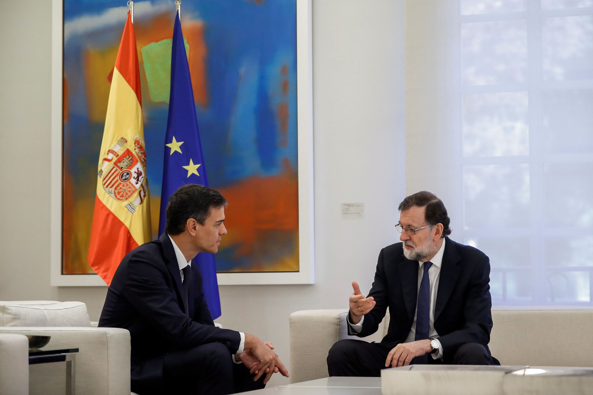 Rajoy y Sánchez se reúnen en Moncloa