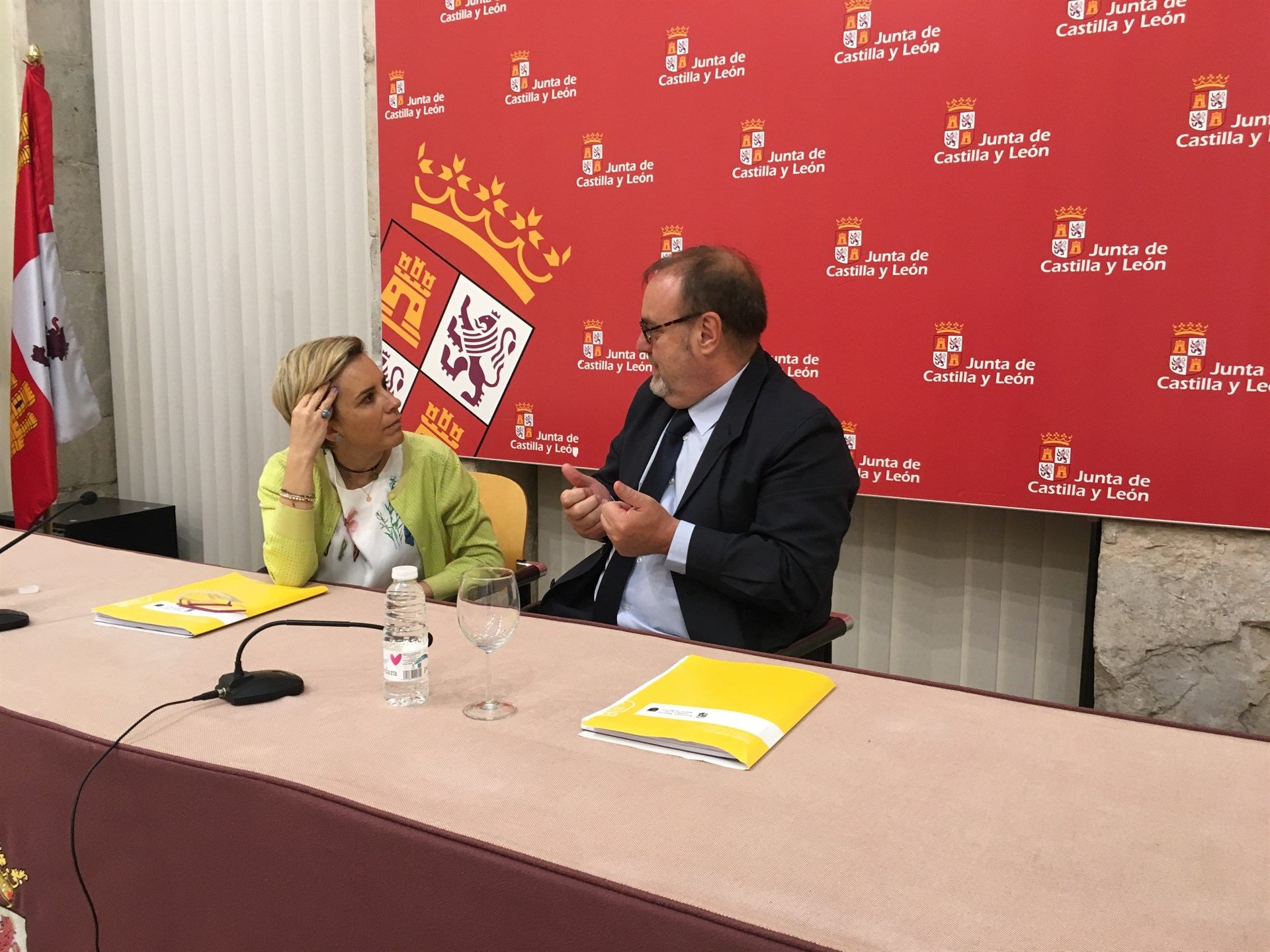 Los responsables de Educación de la Junta y de la Región de Murcia, Fernando Rey y Adela Martínez-Cachá.