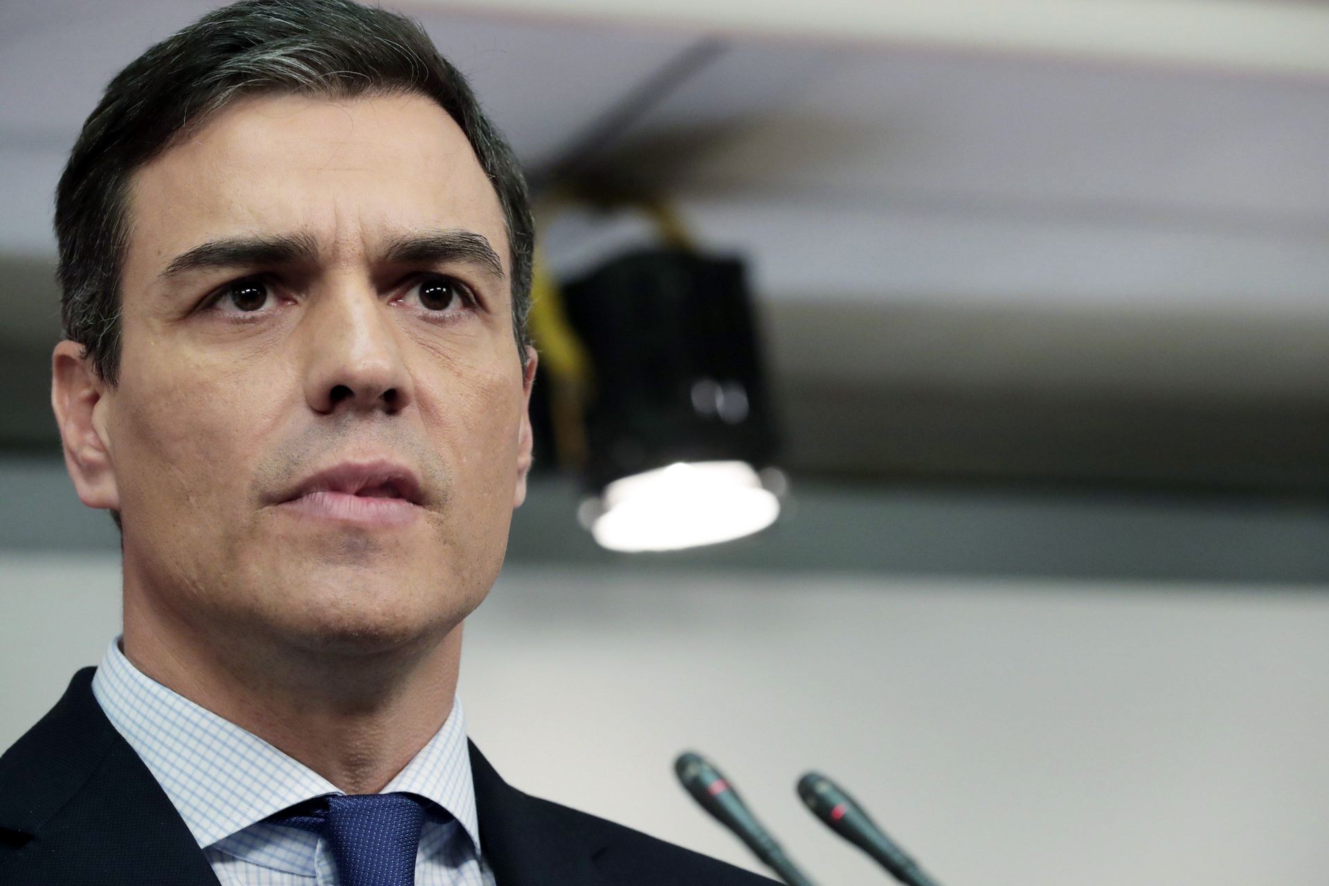 El secretario general del PSOE, Pedro Sánchez, durante su comparecencia en la sede del partido para dar cuenta de la decisión tomada.