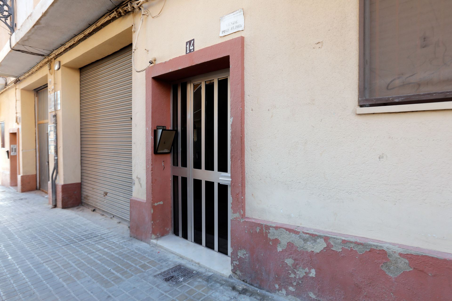 Portal de la vivienda de la pedanía valenciana de Benimàmet donde ocurrieron los hechos.