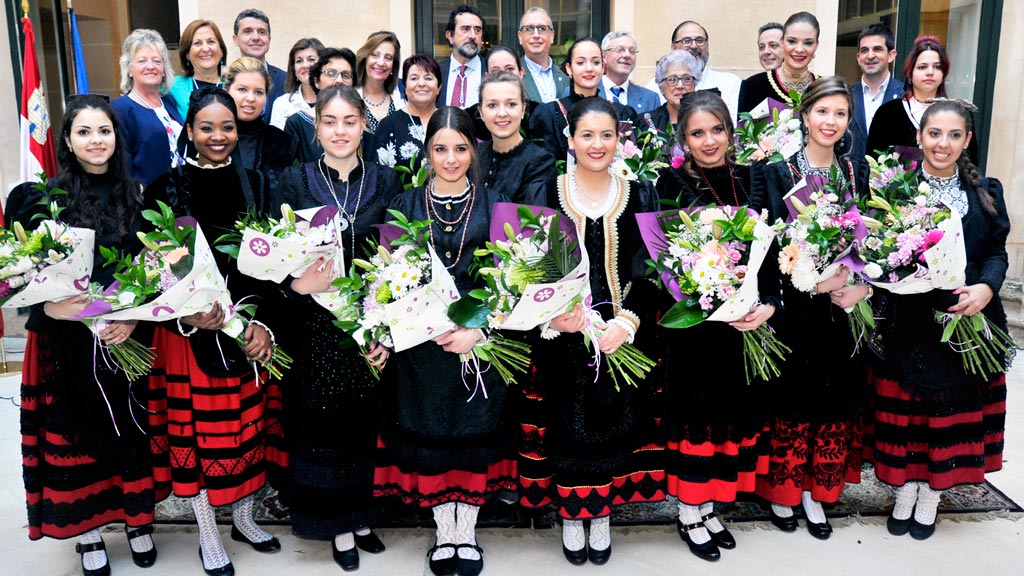 Fiestas-Presentacion-Damas-Reina_KAM3905