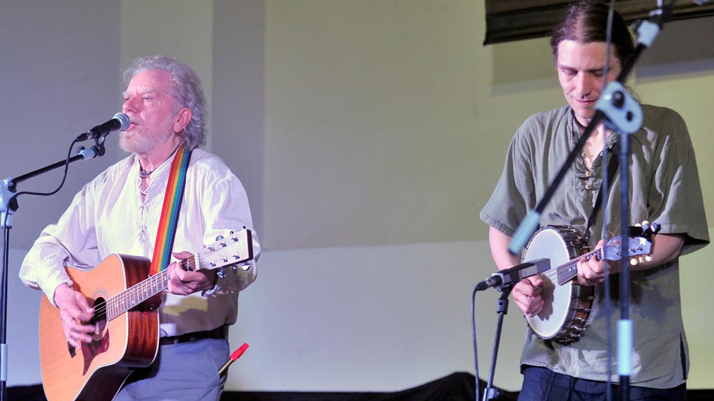 Folk-Segovia-Tommy-Sands_KAM6706