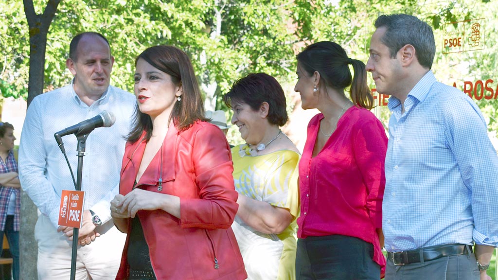 psoe-fiesta-rosa-adriana-lastra