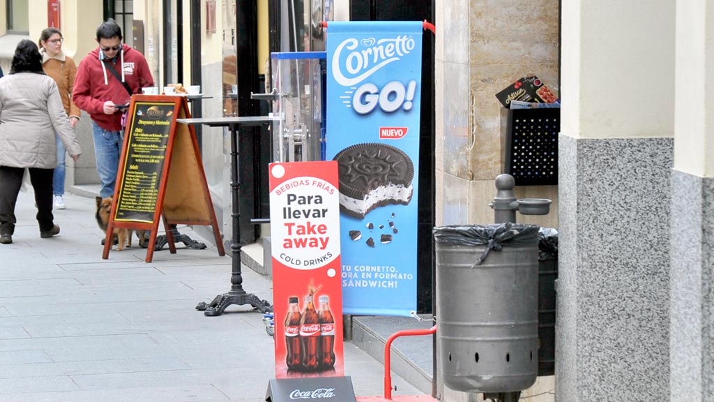 Carteles-Publicidad-Casco-Calle-Real_KAM8550