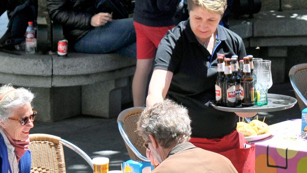 trabajadores-Servicios-Terraza_KAM7276