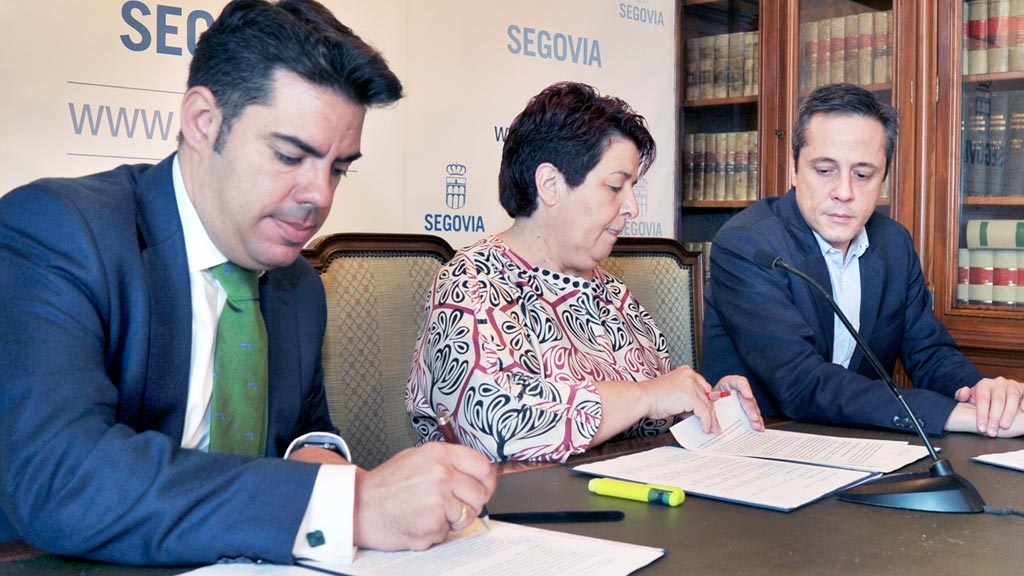 10-1kama_Ayuntamiento-Convenio-Universidad-Autonoma_KAM6399