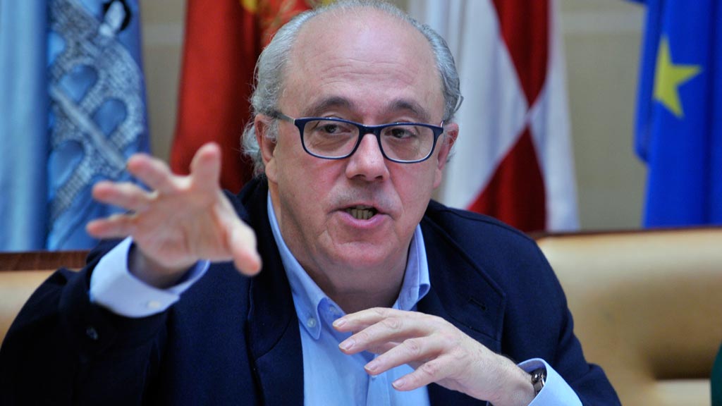 10-1kama_Ayuntamiento-Pleno-Alfonso-Reguera_KAM1199