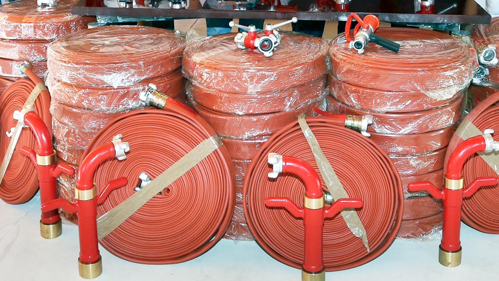 Material contra incendios que recibirán los ayuntamientos en los próximos días. / el adelantado