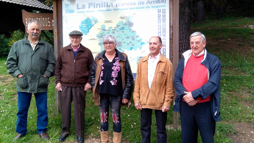 Alcaldes de Cerezo que participaron en el acto. / E.A.