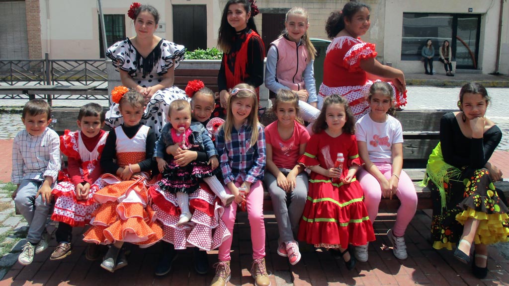 Un grupo de amigas disfrutando de la fiesta flamenca. / L.M.