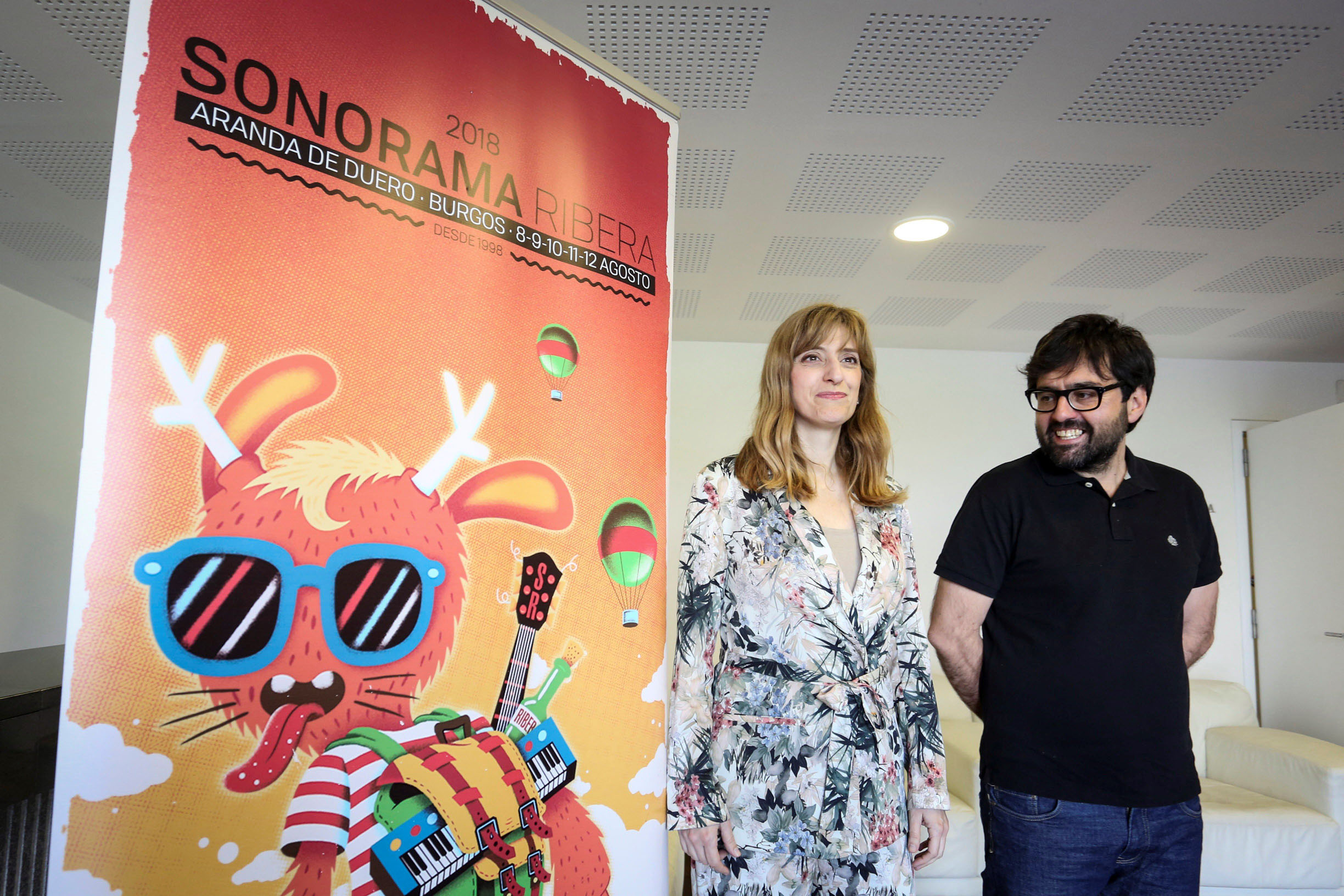 Mar Sancho, directora de Políticas Culturales de la Junta, junto a Carlos de la Fuente, coordinador del Sonorama.