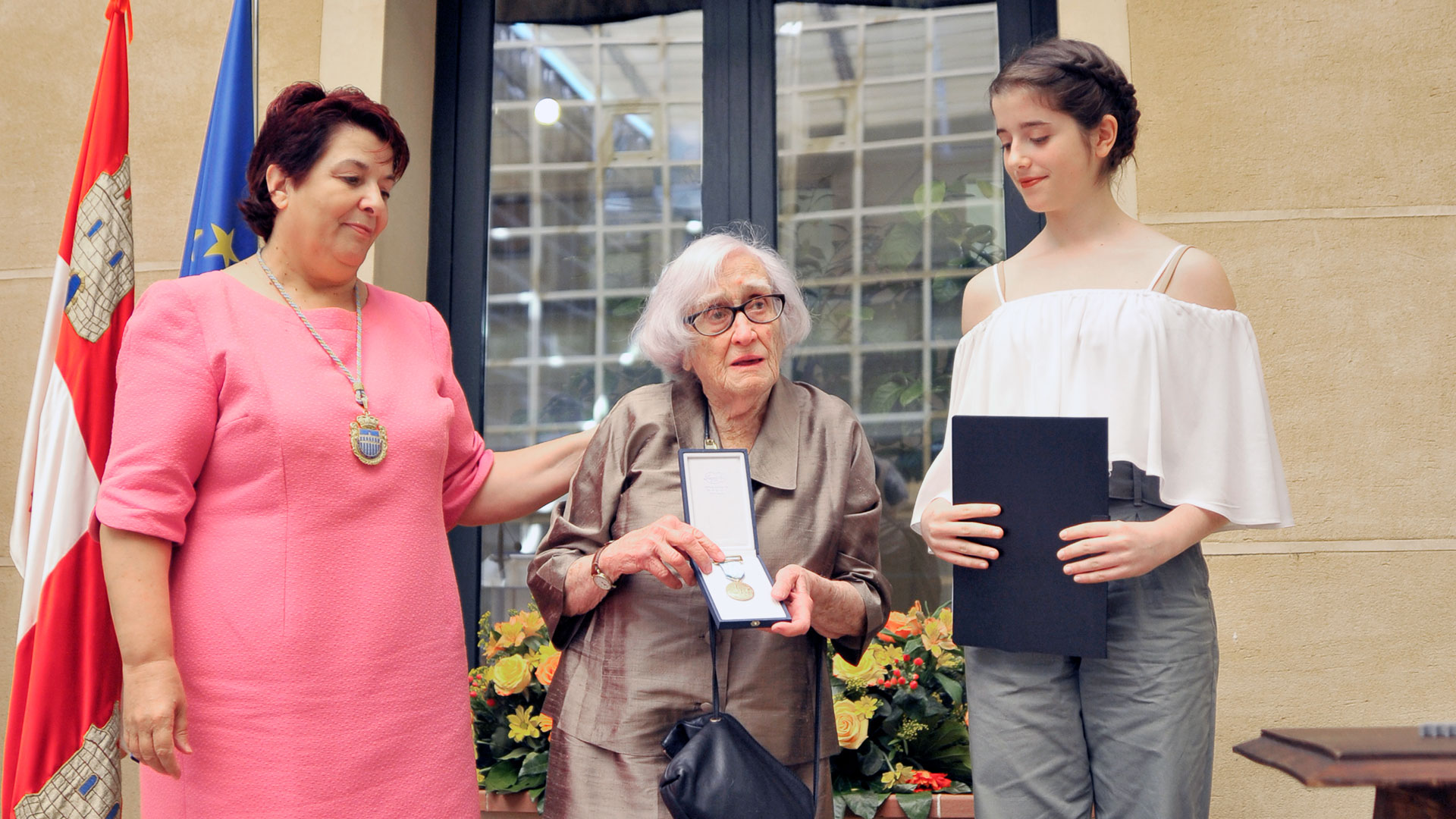 Medalla de Oro de Segovia a Francisco Peralta