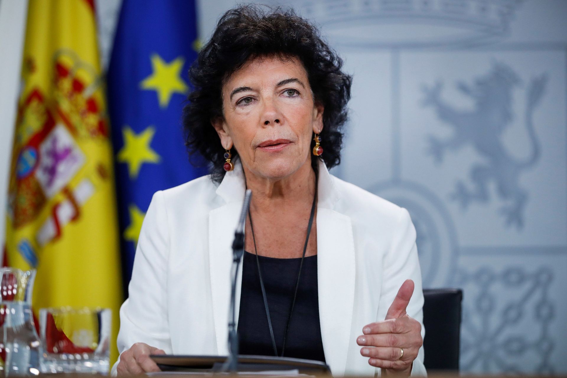 La ministra de Educación, FP y Portavocía del gobierno Isabel Celaá, durante la rueda de prensa.