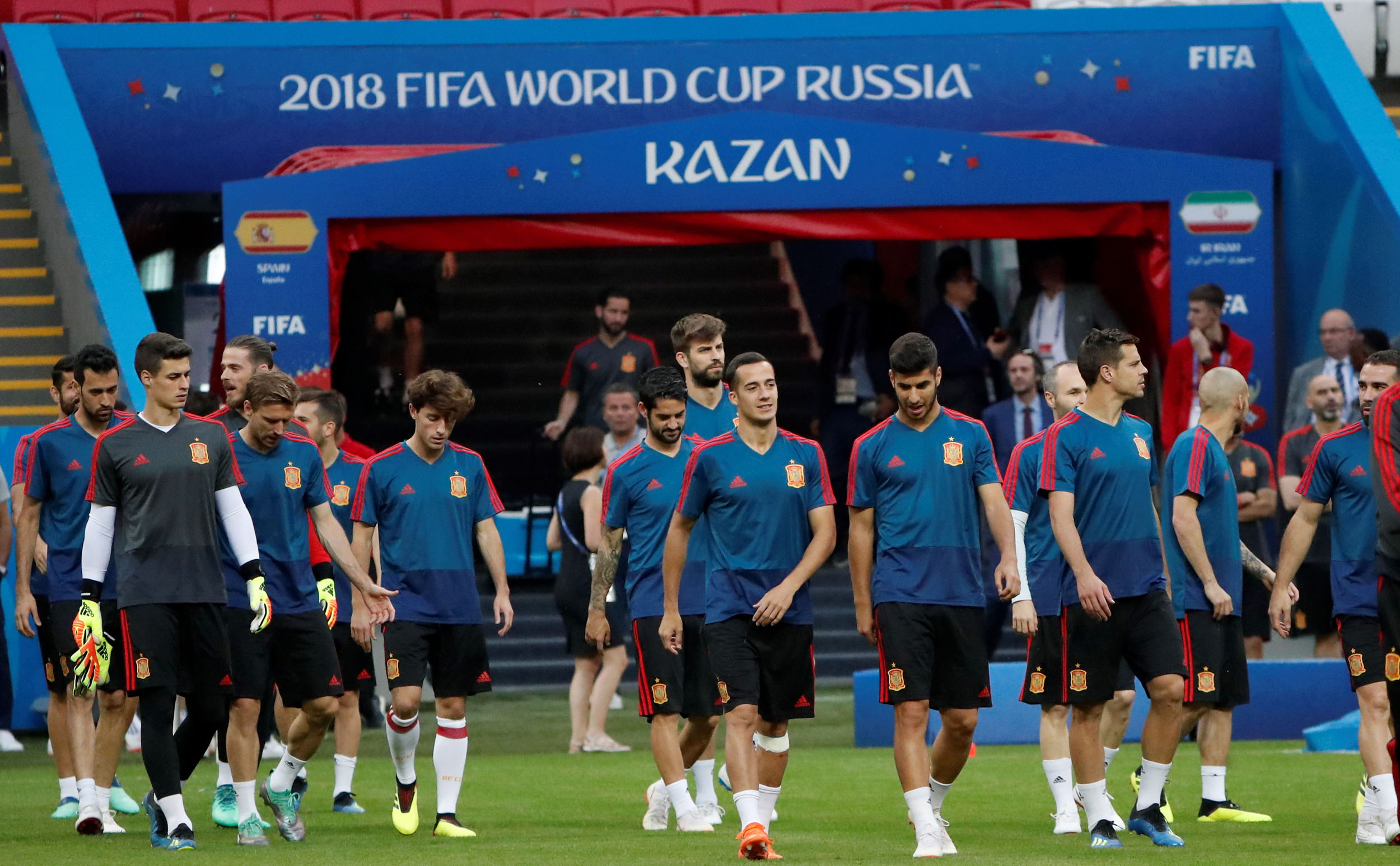 Los jugadores de la Selección Española saltan al Kazán Arena para celebrar el último entrenamiento antes de enfrentarse a Irán en la segunda jornada del Mundial de Rusia.