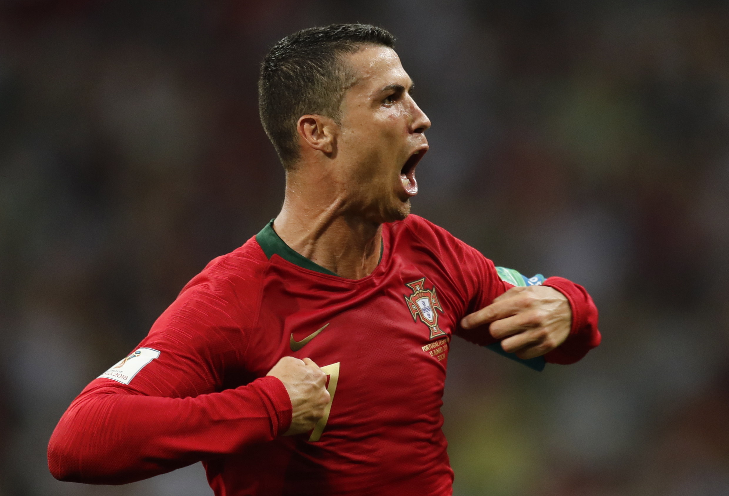 Cristiano Ronaldo celebra uno de los tres goles que marcó a España en el debut de Portugal en el Mundial.