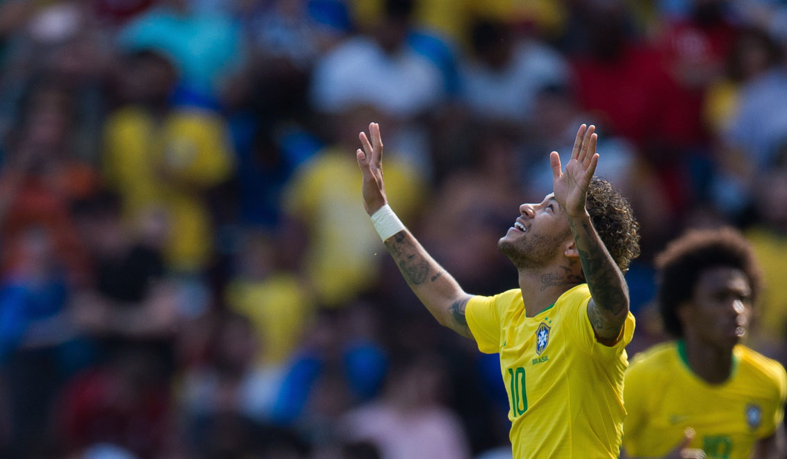 Neymar, que salió a jugar en la segunda parte, celebra su gran gol para abrie el marcador ante Croacia.