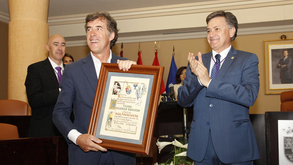Pedro Delgado, con Francisco Vázquez a su lado. / Nerea Llorente