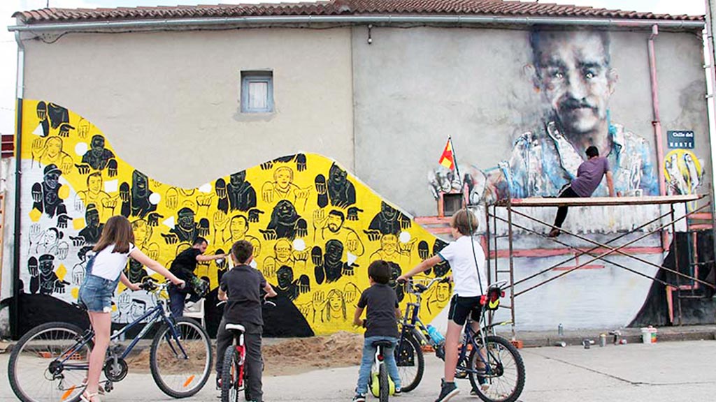 Arte urbano en Adrados 1 Un ejemplo de los grafitis creados en diferentes inmuebles de la localidad segoviana. / el adelantado