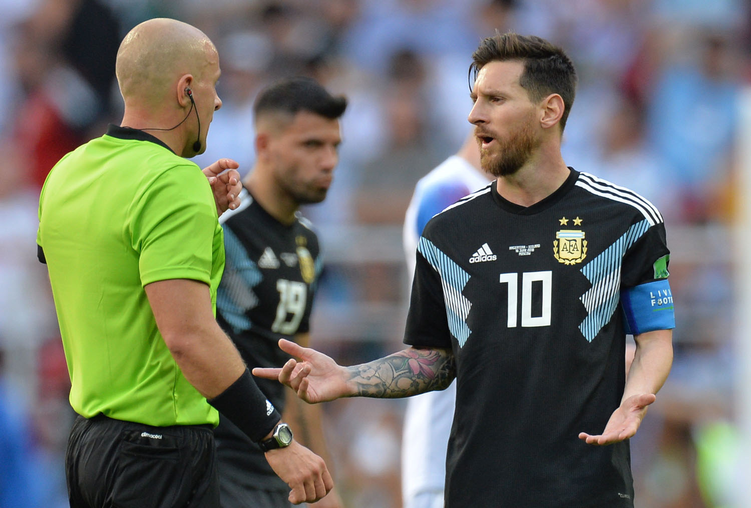 Messi está en el centro de las críticas tras fallar un penalti ante Islandia.