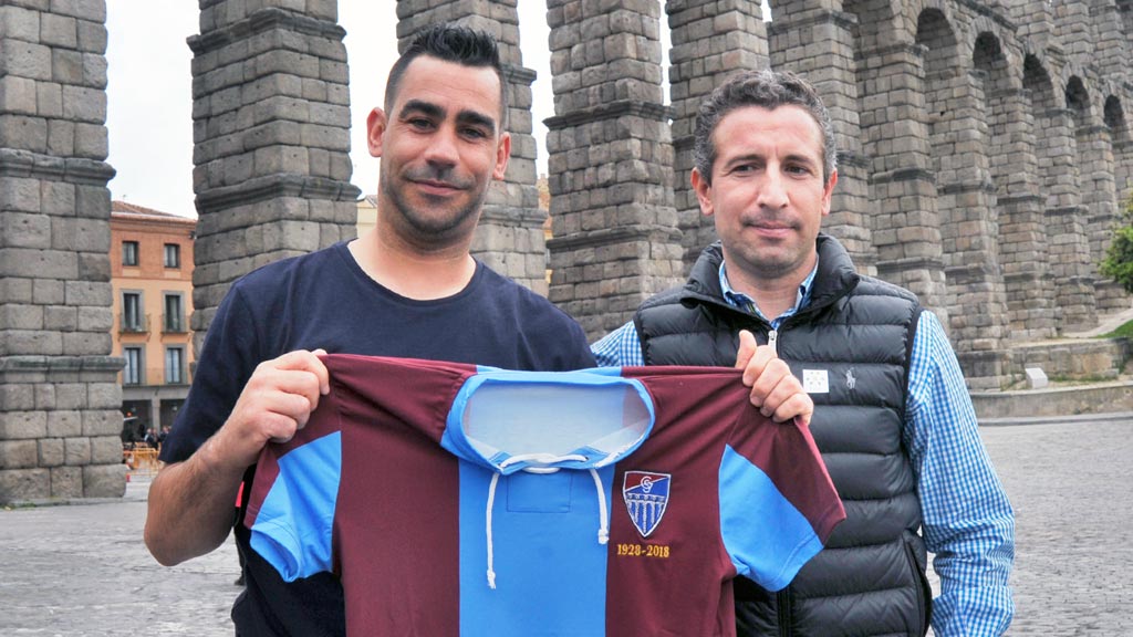 d1-1kama_Futbol-Segoviana-RP-Entrenador-Manu-Gonzalez_KAM2645