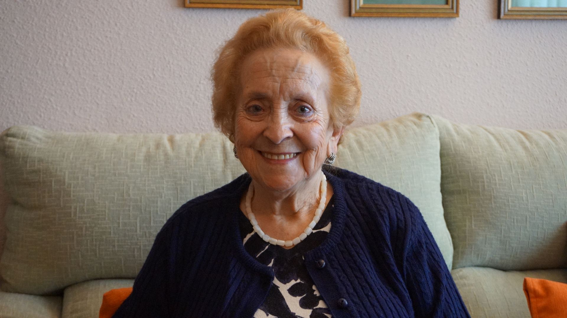 Josefa de Benito, recibe a EL ADELANTADO en el salón de su casa de La Granja.