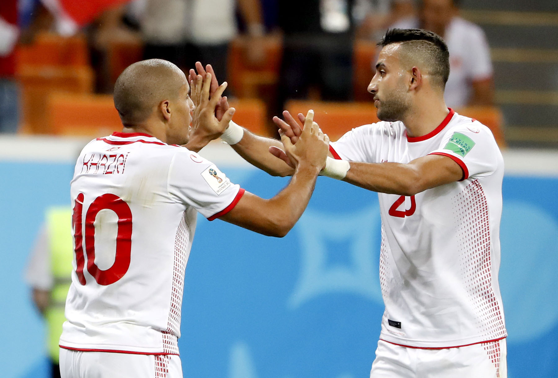 Wahbi Khazri y Ghailene Chaalali celebran el segundo gol de Túnez ante Panamá.