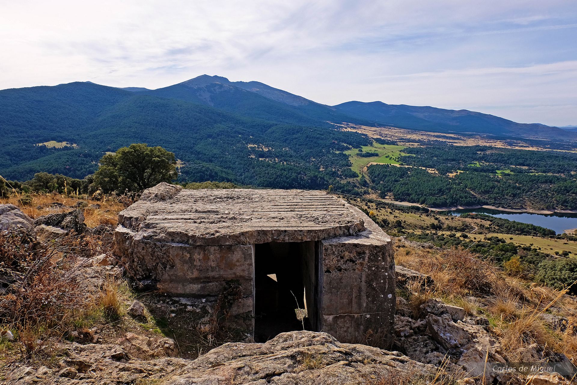 Vistas de algunos restos de la Guerra Civil desde ‘Cabeza Grande’.