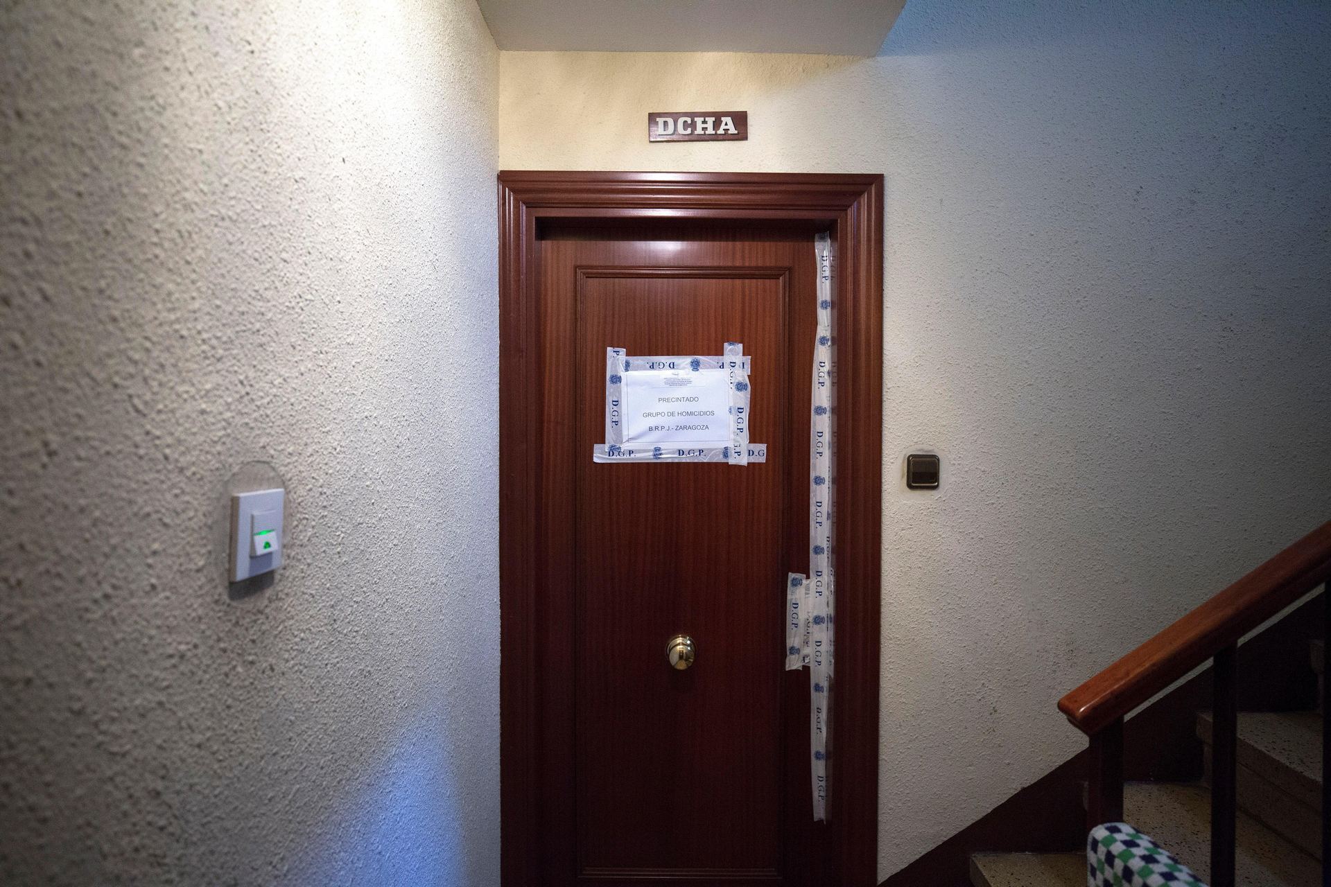 Acceso a la vivienda donde el autor de los hechos asesinó a su pareja.