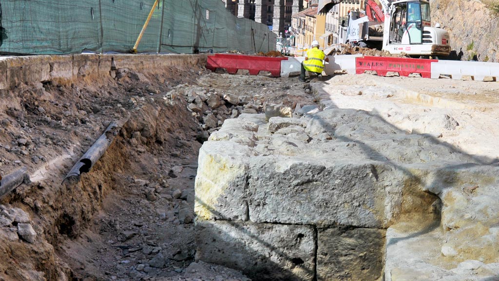 Calle-San-Juan-Obras-Restos-Puerta_KAM8587