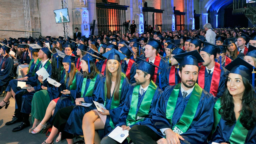 04-1kama_IE-University-Graduacion_KAM8724