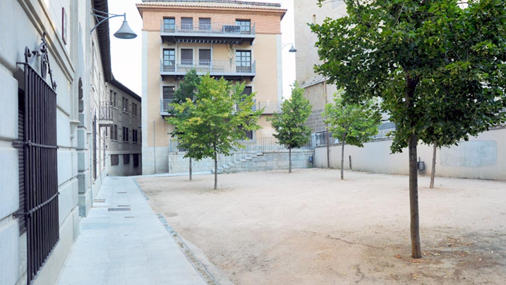 06-1kama_Plaza-Madre-Candida_KAM5065